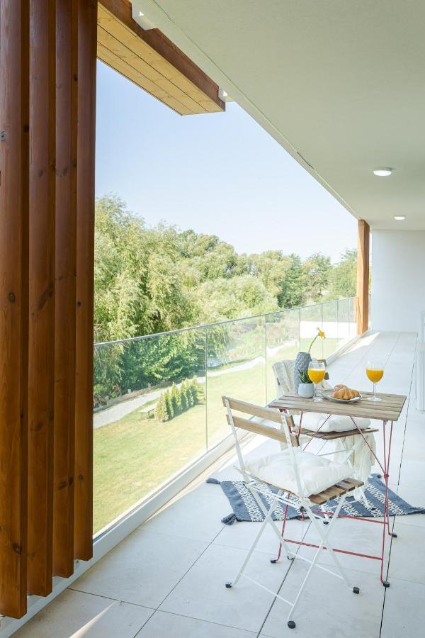 Il Lago - Turquoise - Cozy Luxurious Smart Home By The Lake Voluntari Bagian luar foto