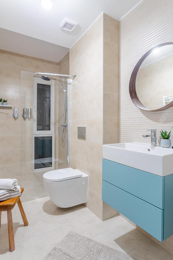 Il Lago - Turquoise - Cozy Luxurious Smart Home By The Lake Voluntari Bagian luar foto