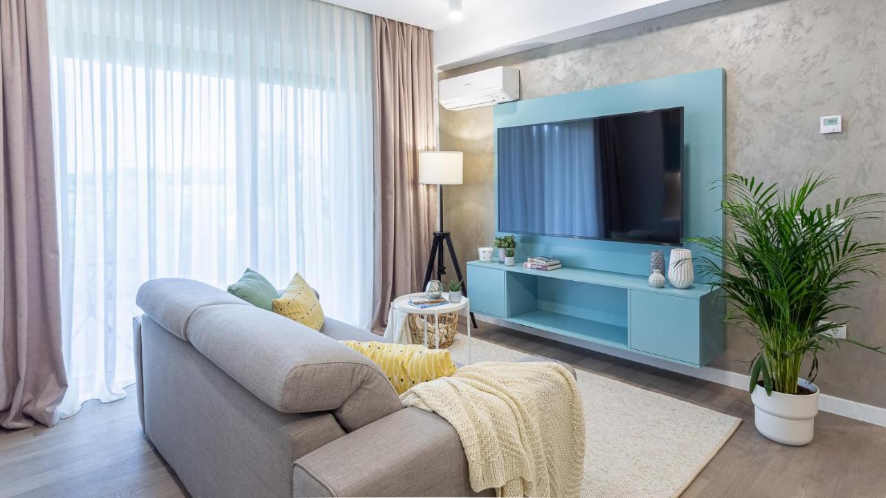 Il Lago - Turquoise - Cozy Luxurious Smart Home By The Lake Voluntari Bagian luar foto